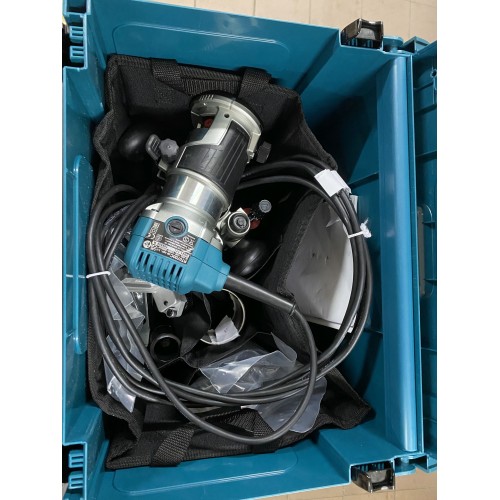 BAZÁR Makita RT0700CX2J Kombinovaná frézka s príslušenstvom 700W, 1x VYSKÚŠANÉ!