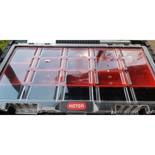 BAZÁR KETER CANTILEVER 22" Kufor na náradie 57x31x25 cm čierny 17187311 POŠKODENÝ!!