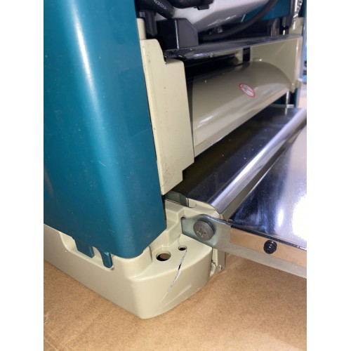 BAZÁR Makita 2012NB Preťahovačka 304x155mm, 1650W POŠKODENÁ SPODNÁ DOSKA A STÔL!!