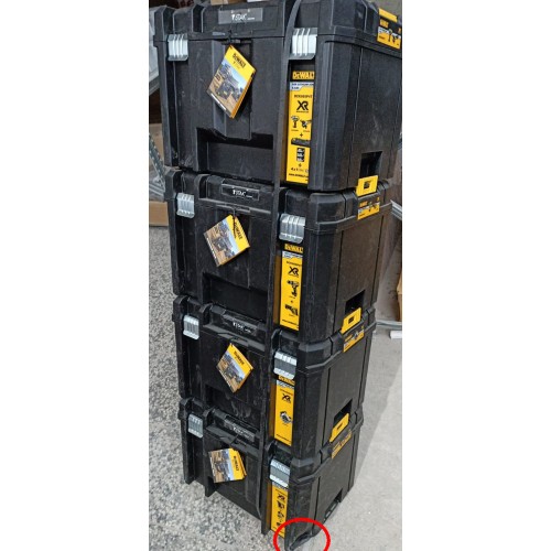 BAZÁRDeWALT Aku combo sada náradia 18V-7 druhov náradia, 4x aku 5,0 Ah, 4x kufor DCK865P4T