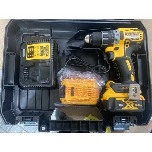 BAZÁR DeWALT DCD791P2 Aku bezuhlíková vŕtačka-krutkovač TSTAK kufor (18V/2x5,0Ah) PO SERV