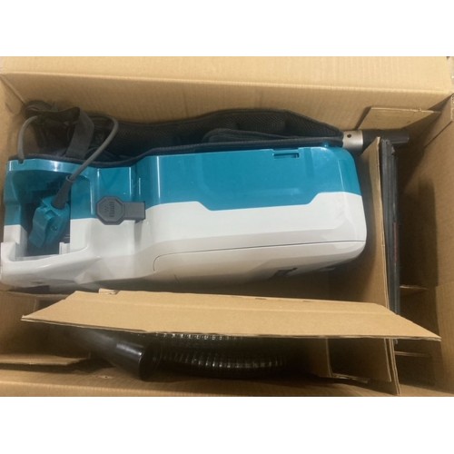 BAZÁR Makita DVC660Z Aku chrbtový vysávač 2x18V LXT Li-ion BL 11kPa 6L HEPA, bez aku VYSK