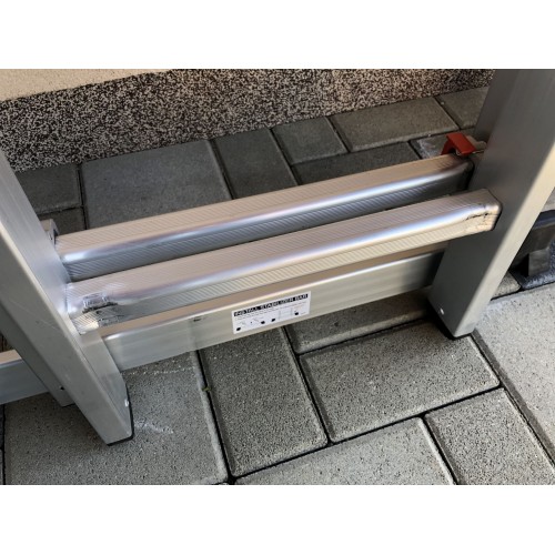 VÝPREDAJ Rebrík G21 3-??dielny 5,1 m 3x8 priečok R__6390383 OHNUTÁ NOHA