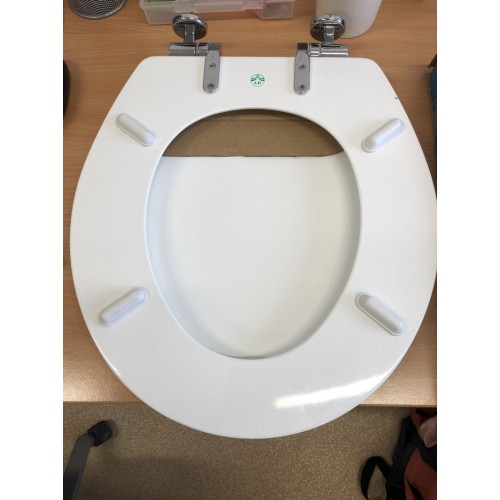 VÝPREDAJ NOVASERVIS WC sedátko tvar. drevo, biela, pomaly padajúce ODRETÉ, ŠEDÉ UCHYTENIE