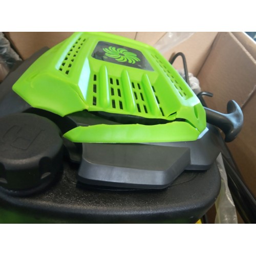VÝPREDAJ FIELDMANN FZR 4010-B Benzínová kosačka 40 cm 50001423 POŠKODENÝ KRYT