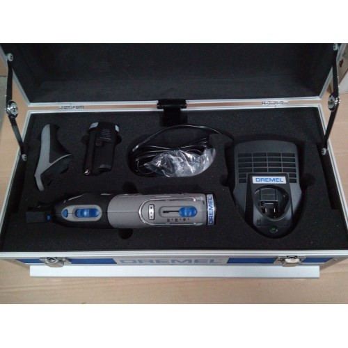 VÝPREDAJ DREMEL 8220 Priama brúska F0138220JK FUNKČNÉ !! NA KUFRI DROBNÉ POŠKODENIE !!!