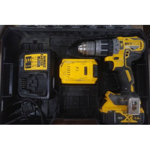 BAZÁR DeWALT príklepová vŕtačka 18V XR Li-Ion 5,0Ah DCD796P2-QW PO SERVISU, POUŽITÉ!!!