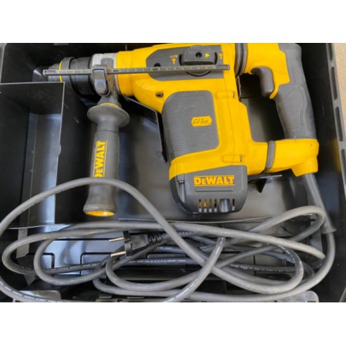 BAZÁR DeWALT D25413K Kombinované kladivo SDS-Plus (1000W/4,2J) Kufor PO SERVISE, 1X POUŽIT