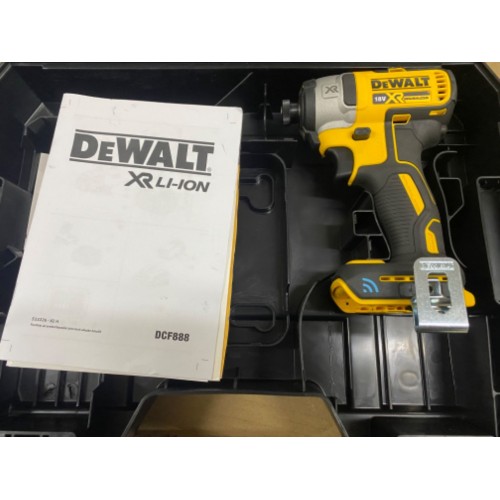 BAZÁR DeWALT DCF888NT Aku Rázový uťahovák Tool Connect 1/4'' (205Nm/18V/bez aku)1X VYSKÚŠ
