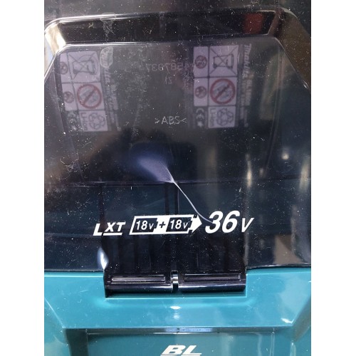 BAZÁR Makita DLM460PT2 Akumulátorová kosačka, 46cm, Li-ion LXT 2x18V / 5,0Ah POŠKODENÉ!