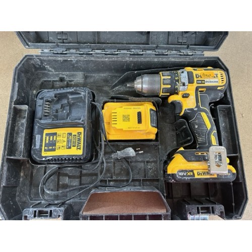 BAZÁR DeWALT DCD790D2 Aku bezuhlíková vŕtačka 13mm (2x2,0Ah/18V) kufor Tstak PO SERVISE!!