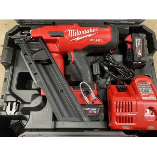 BAZÁR Milwaukee M18 FFN-502C Akumulátorová klincovačka 2x5.0 Ah, Kufor 4933471404 1X VYSKÚ