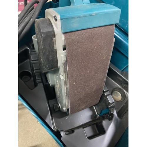 BAZÁR Makita 9404J Pásová bruska 100x610mm, 1010W, Makpac POUŽITÉ!!