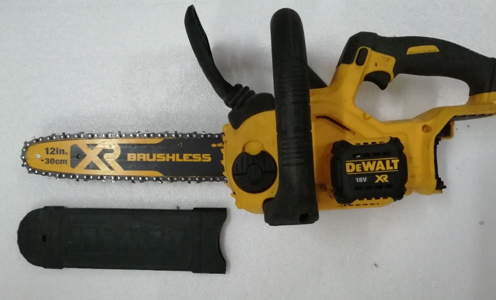 BAZÁR DeWALT DCM565N Aku reťazová píla 18V, 30cm, samostatný stroj PO SERVISE!!