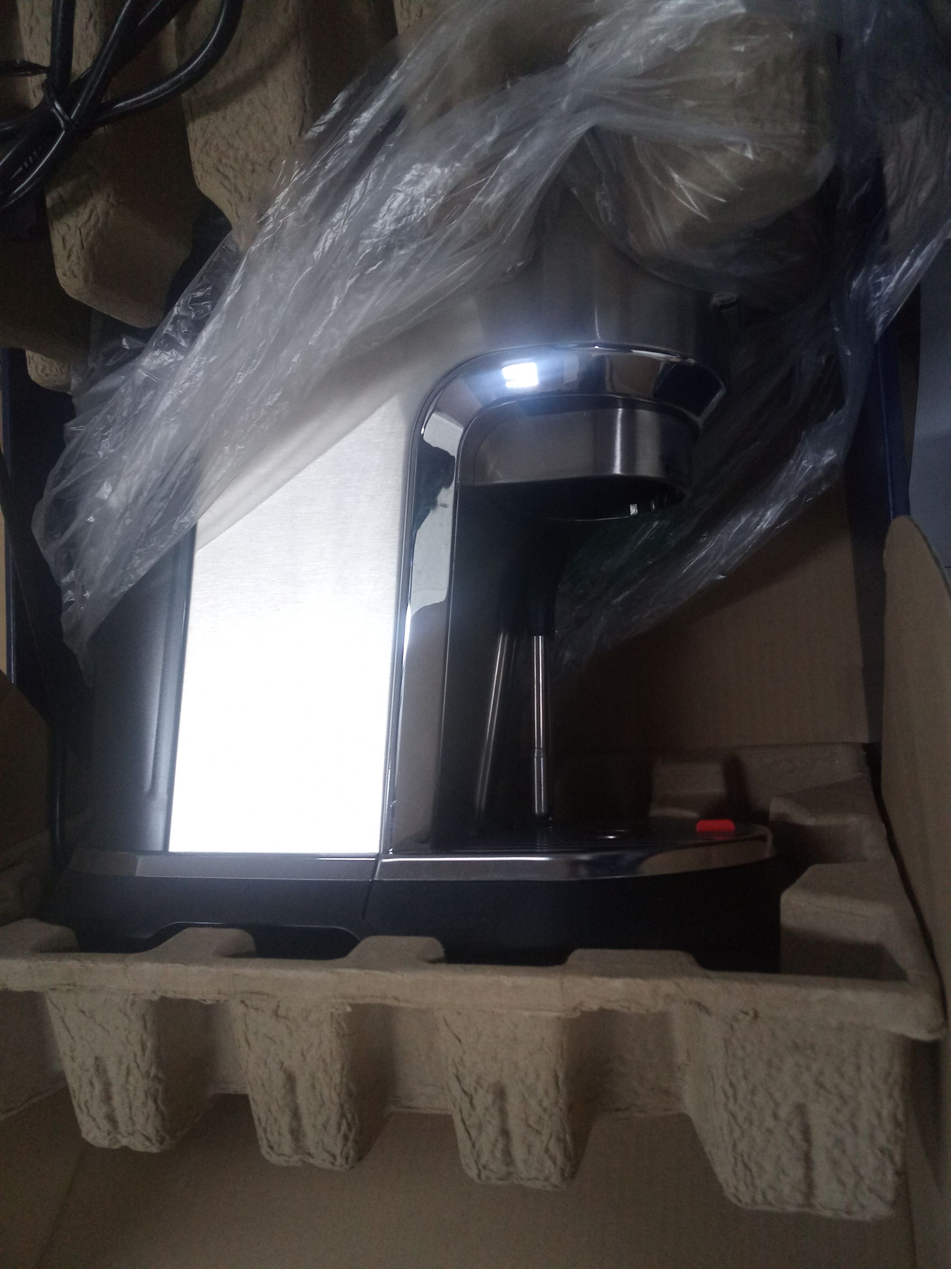 VÝPREDAJ DeLonghi Dedica Maestro Plus EC950.M PO SERVISE, POUŽITÉ